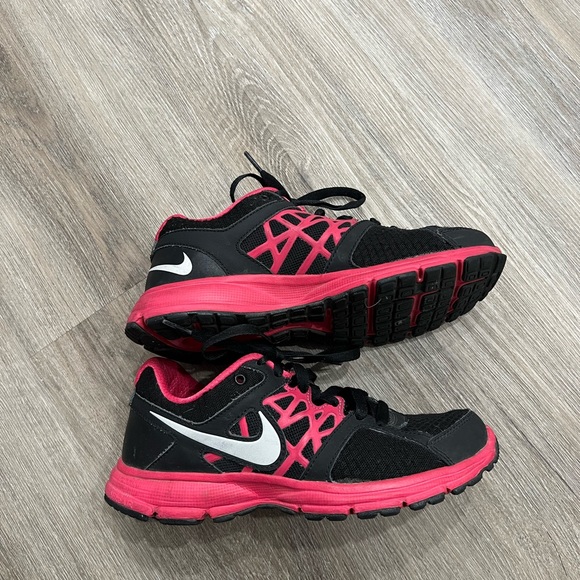 NIKE SHOES - Picture 5 of 9